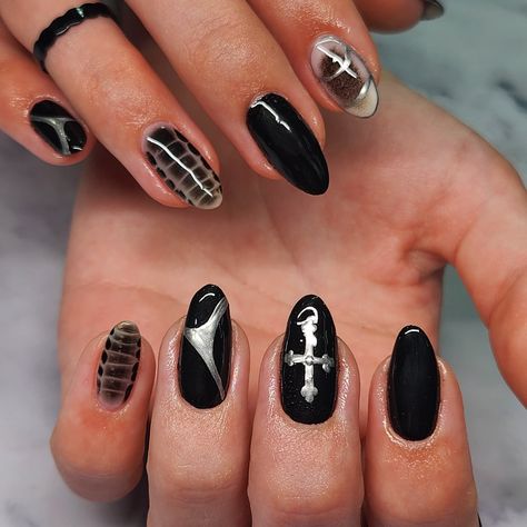 Natural nail moment 😌 💅 @ballpit_shop beyond obsessed Over the emo black liner #nanicuresunwrapped #tampanails #naturalnails #nailinspo #spookynails #stpetenails #clearwaternails #trendynails Jelly Roll Nails, Black Emo Nails, Rock And Roll Nails, Emo Nails, Black Liner, Jelly Roll, Trendy Nails, Natural Nails, Clear Water