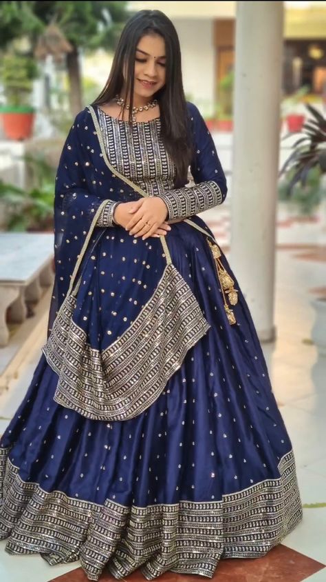 Heavy Choli Designs, Long Gown Dress From Silk Saree, Kanku Pagla Outfit, Chaniya Choli Designs, डिजाइनर कपड़े, Cotton Lehenga, Stitched Lehenga, Lehenga Designs Simple, Party Wear Lehenga Choli