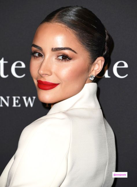 Olivia Culpo Norman Silverman stud earrings at the 2019 InStyle Awards Olivia Culpo Makeup, Olivia Culpo Hair, Connoisseurs Jewelry Cleaner, Red Lipstick Makeup Looks, Olivia Culpo Style, Evening Eye Makeup, Brown Girls Makeup, Light Makeup Looks, Red Carpet Hair