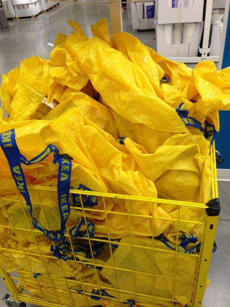 those bright yellow ikea bags :) Ikea Aesthetic, Ikea Bags, Ikea Yellow, Friends Ideas, Yellow Aesthetic, Mellow Yellow, Bright Yellow, Yellow Color, Art Wallpaper