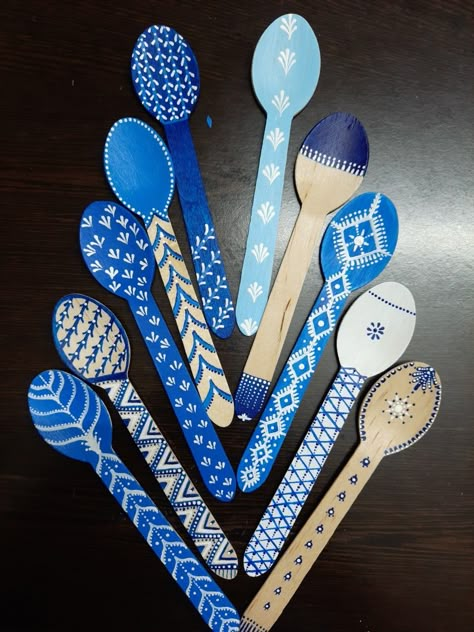 Wooden Spoon Art Diy Projects, Wooden Spoon Painting Ideas, Diy Wooden Spoons Crafts, Spoon Painting Ideas, Wooden Spatula Painting, Wooden Spoon Painting, Wooden Spoon Art, Painting Spatula, Painted Wooden Spoons