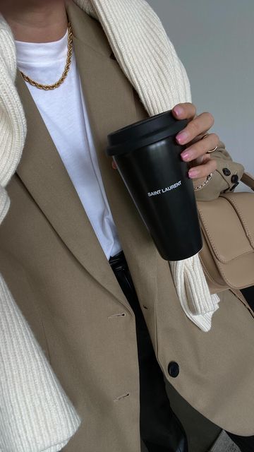 Λ L I N E / Fashion & Lifestyle on Instagram: "⁣Look of the day 🗞️⠀ ⠀ Blazer: Source Unknown⠀ Top & Loafer: H&M⠀ Bag: Anine Bing⠀ Trousers: Mango⠀ ⠀ ⠀ #ootd #outfitideas #outfitreels #mangocommunity #hmxme #blazerstyle #blazerlook #aninebingmuse #aninebing #alinekaplan #minimalstyledaily #minimalstyle" Anine Bing Blazer Outfit, Blazer And Coat Outfit, Anine Bing Aesthetic, Ootd Moodboard, Court Attire, Corporate Girl, Minimalism Clothes, Office Uniform, Cold Fits