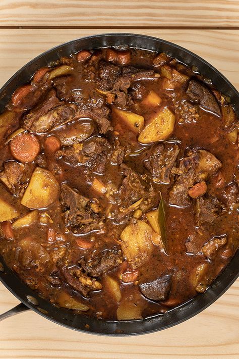 10 Best Jamaican Food You Must Try In Jamaica Goat Stew Recipe, Traditional Jamaican Food, Goat Stew, Goat Recipes, Steamed Cabbage, Curry Goat, Jamaican Dishes, Jamaican Food, Goat Meat