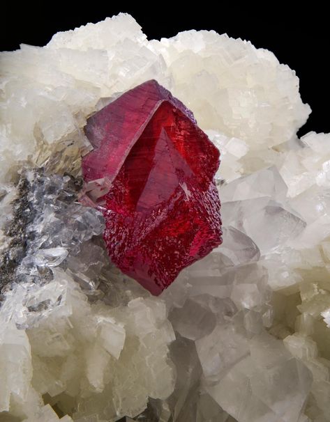 Lovely cinnabar twin crystal on calcite and quartz from Tongren Mine, Bijiang District, Tongren, Guizhou, China. Fov.: 25mm Cinnabar Crystal, Guizhou China, Coral Crystal, Deep Winter Colors, The North Star, Fine Minerals, Beautiful Crystals, Deep Winter, Mineral Stone