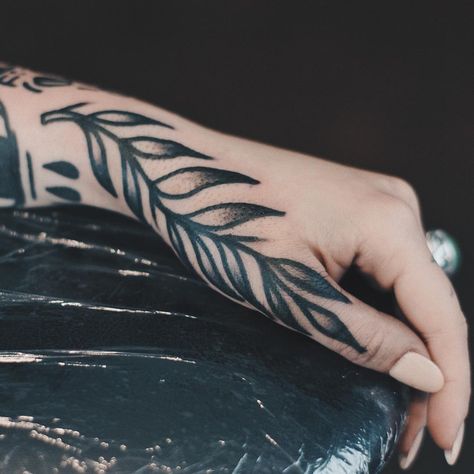 Small Black Filler Tattoo, Traditional Greenery Tattoo, Leaf Tattoo On Arm, Green Traditional Tattoo, Traditional Leaf Tattoo, Leaf Tattoo Men, Hand Tattoos Traditional, Traditional Tattoo Leaves, Outer Wrist Tattoo