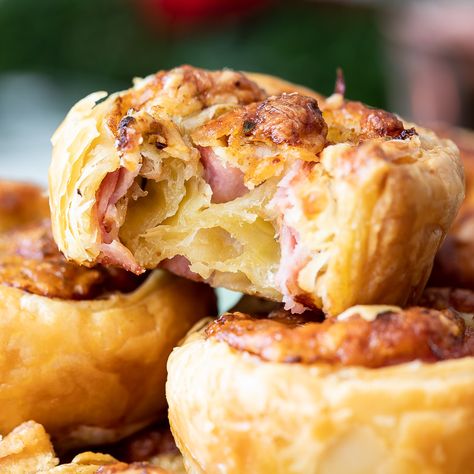 Ham and cheese pastry pinwheels are a great, easy appetizer that are sure to be a crowd favorite at your holiday parties. Ham And Cheese Pastry, Pastry Pinwheels, Finger Sandwich, Puff Pastry Pinwheels, Ham And Cheese Pinwheels, Puff Pastries, Easy Puff Pastry, Cheese Pastry, Top Chicken Recipes