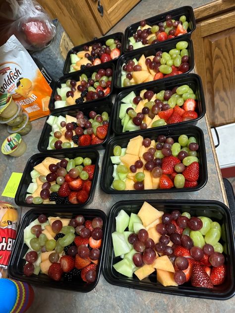 Fruit Salad Lunch, Fruit Bowl Lunch Ideas, Fruit And Salad Diet, Homeschool Meal Prep, Fruit And Vegetable Meal Prep, Meal Prep Fruit Bowls, Veggie And Fruit Diet Meals, Fruits And Vegetables Meal Plan, Meal Prep Fruits And Veggies