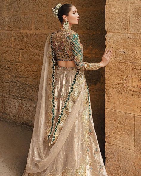 Pakistani Pishwas, Turqoise Wedding, Wedding Gharara, Gharara Dress, Nameera By Farooq, Round Neckline Blouse, Silk Bridal Lehenga, Gold Lehenga, Pakistani Bridal Dress