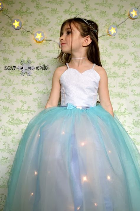 Make this amazing Light up Princess Dress - Seasonal Sewing Series Princess Dress Diy, Diy Princess Costume, Robe Diy, Costume Carnaval, Princesa Tiana, Diy Halloween Costumes For Kids, Princess Diy, Diy Kostüm, Diy Light