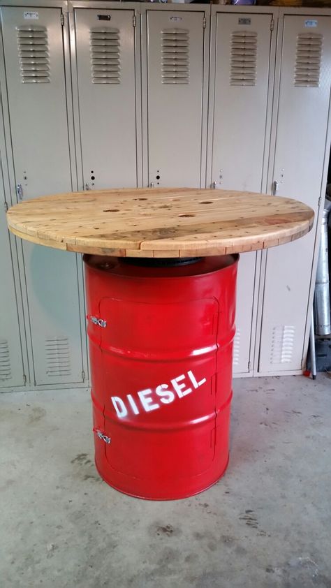 55 gallon drum table. repurposed barrel. bar height.  42" high. 42" around. Drum Table Ideas, Oil Drum Table, Burn Barrel, Steel Bed Design, Drum Design, Barrel Ideas, Wood Spoon Carving, Oil Barrel, Barrel Table