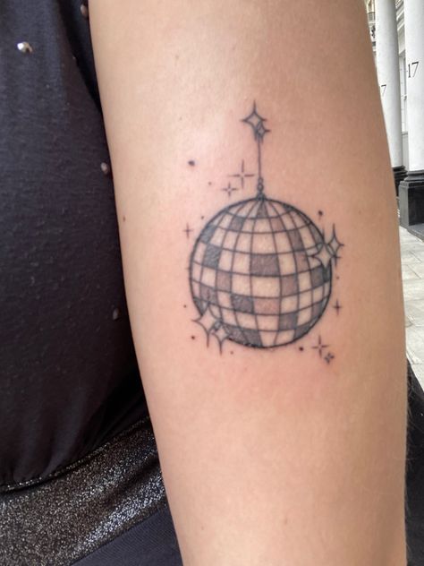 American Traditional Disco Ball Tattoo, Heart Disco Ball Tattoo, Traditional Disco Ball Tattoo, Mirrorball Tattoo, Disco Ball Tattoo, Swift Tattoo, Ball Tattoo, Taylor Swift Tattoo, Leg Sleeve