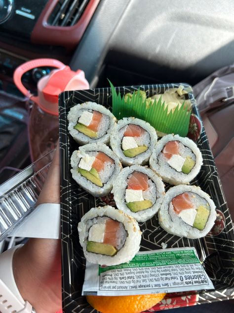 Sushi With Cream Cheese, Smoked Salmon Cucumber Rolls, Salmon Cream Cheese Sushi, Salmon Avocado Sushi, Salmon Cream Cheese Sushi Roll, Sushi With Fish Eggs, Salmon Sushi Burrito, Avocado Roll, Salmon Roll