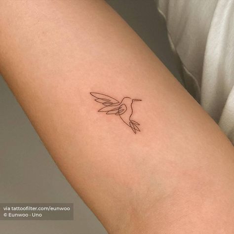 Small Hummingbird Tattoo, Hummingbird Tattoo, Stylist Tattoos, Discreet Tattoos, Dainty Tattoos, Subtle Tattoos, Friend Tattoos, Little Tattoos, Simplistic Tattoos