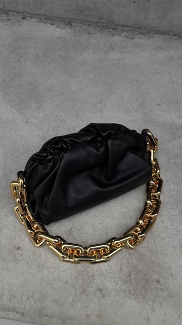 Bottega Chain Pouch, Bottega Veneta Chain Cassette, Bottega Veneta Chain Pouch, In The Mood, Arm Candy, The Mood, Chain Bags, Bottega Veneta, Emerald Green