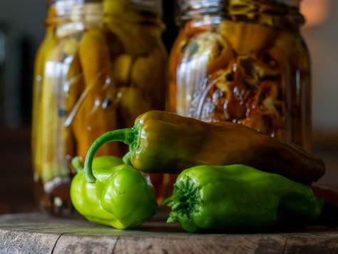 Learn how to pickle and can pepperoncini peppers. This recipe makes about 8 pint jars. Canning Pepperoncini Peppers Recipe, Greek Pepperoncini Recipe, Peprochini Peppers, How To Pickle Pepperoncini, How To Can Pepperoncini Peppers, Canned Pepperoncini Peppers, Pepperoncini Recipes Canning, Pickled Pepperocini Recipes, Canning Pepperoncini Peppers