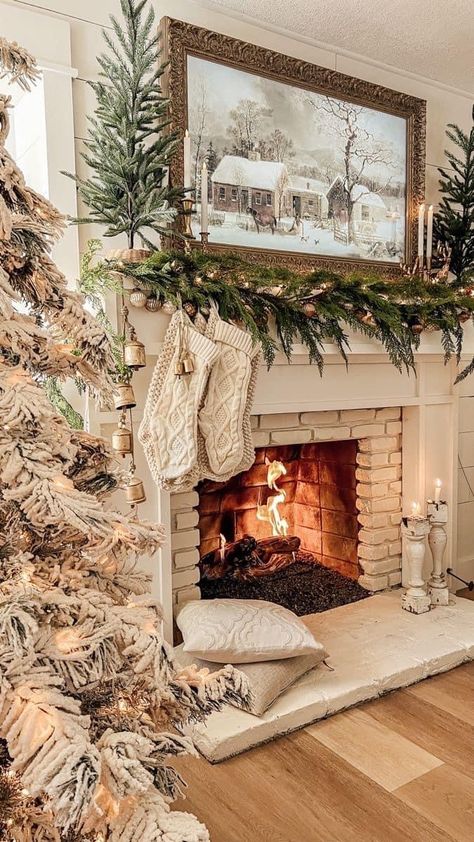 Rustic Christmas Fireplace Mantels, Wall Decor Ideas Kitchen, Kitchen Wall Decor Ideas, Christmas Fireplace Mantels, Cozy Christmas Decor, Christmas Mantle Decor, Christmas Fireplace Decor, Neutral Christmas, Christmas Mantel Decorations