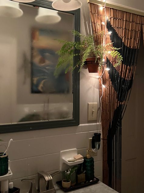 Cool Bathroom Aesthetic, Painted Small Bathroom, Plain Bathroom Decor, Restroom Art Decor, Apartment Walkway Decor, Earthy Restroom, Bathroom Decor Earthy, Japanese Bathroom Decor, Apartment Restroom Decor