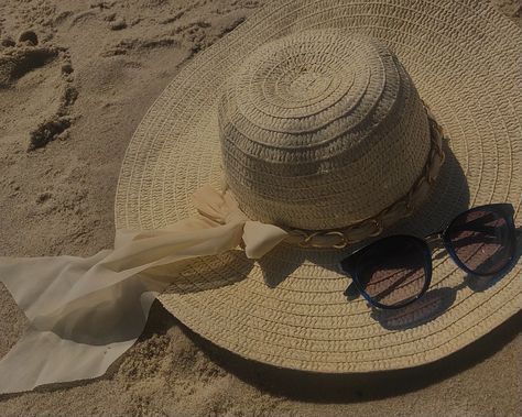 Sunhat Aesthetic, Traveling Pics, Italian Summer, Chloe Marcie, Travel Pictures, Sun Hats, Dream Life, Saddle Bags, Floppy Hat