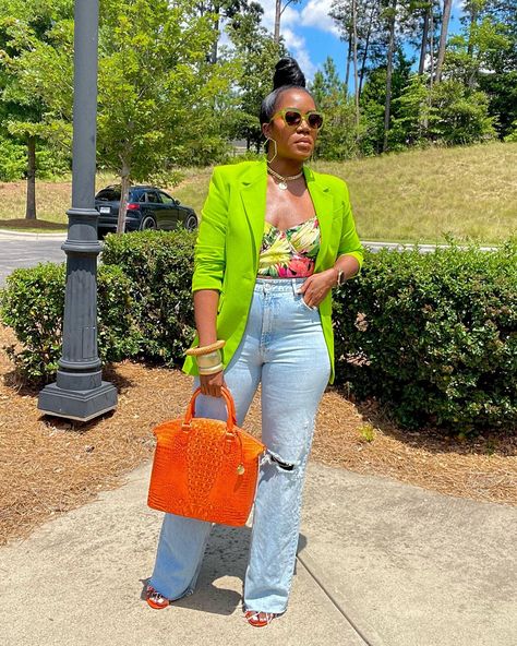 All Posts • Instagram Hm Jeans, Fashion Assistant, Old Necklace, Blazer Zara, Classy Casual Outfits, Shop My Closet, Black Women Fashion, Casual Chic Outfit, Brunch Outfit