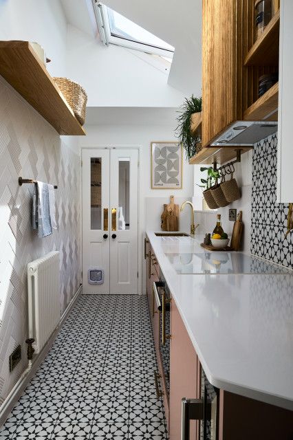 Kitchen Tour: A Tiny Galley Goes From Overflowing to Organised Tiny Galley Kitchen, New Kitchen Doors, Dated Kitchen, Small Galley Kitchen, Dining Room Pantry, Kitchen Tour, Extractor Hood, Kitchen Styles, Road House