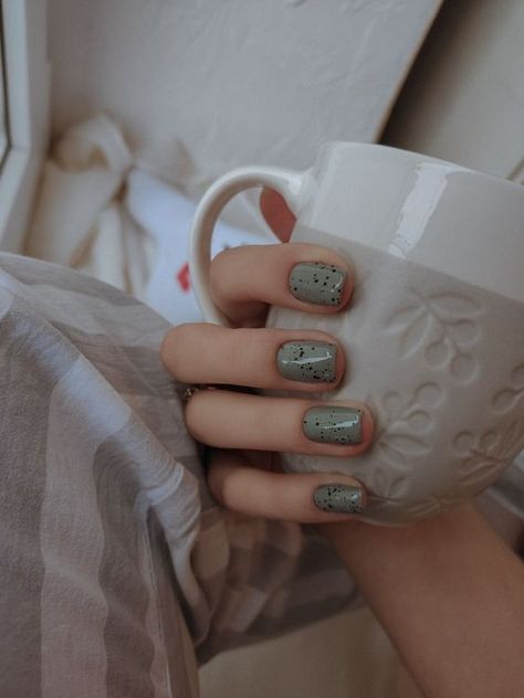 Autumn Nude Nails, Speckle Nails, Nude Autumn Nails, Nails Aesthetic Autumn, Autumn Aesthetic Nails, Autumn Nails Design Ideas, Autumn Nails Aesthetic, Cute Autumn Nails, Nail Ideas Autumn