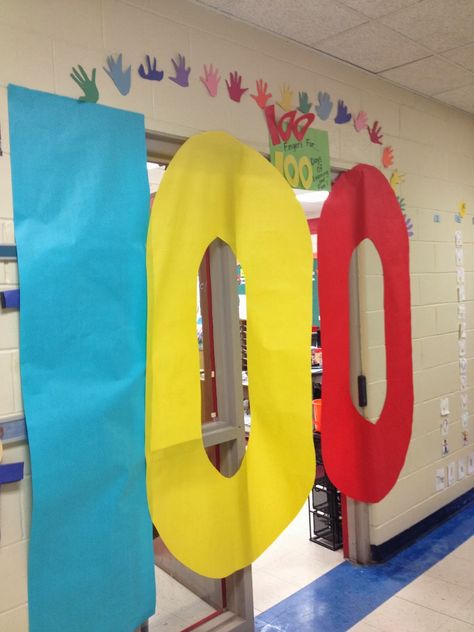 Class Room Door, Room Door Ideas, Classroom Door Ideas, 100 Días De Clases, 100th Day Of School Crafts, 100s Day, Kindergarten February, 100 Day Of School Project, School Door Decorations