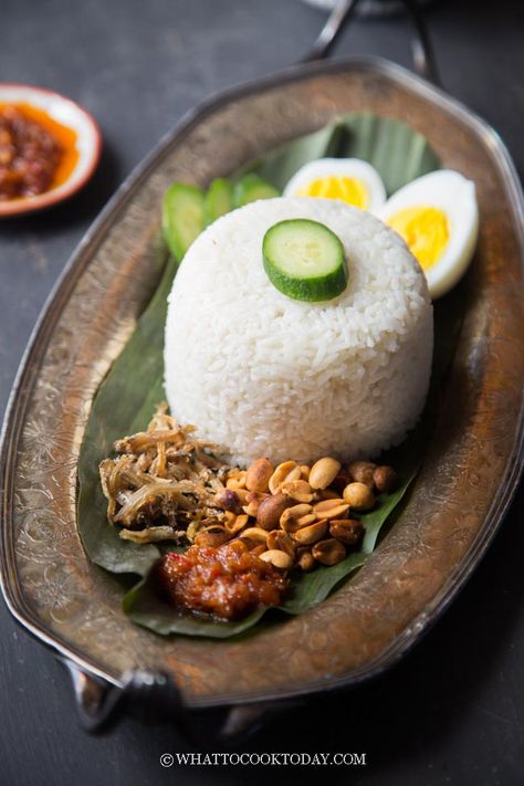 Asian Food Photography, Bali Food, Malaysian Cuisine, Food Photoshoot, Nasi Lemak, Food Photography Inspiration, Food Photography Tips, Malaysian Food, Bowl Recipe