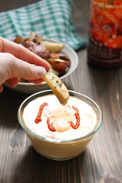 Easy (vegan) blender aioli - made with aquafaba (chickpea brine)| Frugal Nutrition #vegan Spicy Aioli, Frugal Cooking, Going Vegetarian, Vegan Sauces, Eat The Rainbow, Cheap Eats, Serious Eats, Aioli, Cheap Meals