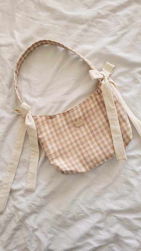 Handmade Shoulder Bag in White & Beige Vichy Print – 100% Cotton Muslin Gingham Accessories, Aesthetic Pouch, Eco Friendly Bags, Diy Purse, Handcrafted Accessories, Cotton Muslin, Gingham Print, Muslin Cotton, Beach Days