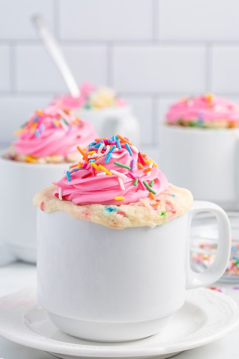 Vanilla Mug Cake - Princess Pinky Girl Easy Vanilla Mug Cake, Vanilla Mug Cake Recipe, Vanilla Mug Cake, Dessert In A Mug, Cake Princess, Vanilla Mug Cakes, Sweet Bakes, Mug Cake Recipe, Princess Pinky Girl