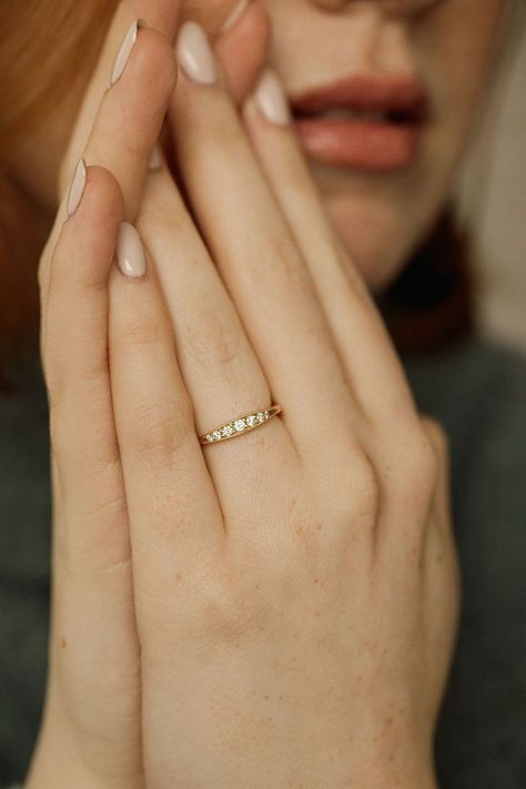 Simple Diamond Rings Band, Small Rings Simple Gold, Small Gold Rings Simple, Gold Jewelry Fashion Ring, Simple Ring Designs Gold, Simple Rings Gold, Simple Diamond Rings, Simple Gold Rings, Ring Simple Design