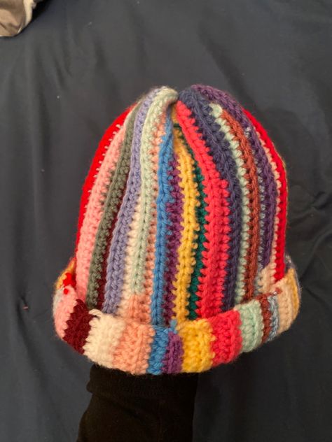 Multi Colored Crochet Hat, Crochet Colorful Beanie, Multicolour Yarn Crochet Ideas, Crochet Beanie Aesthetic, Gorros Aesthetic, Crotchet Beanies, Crotchet Hat, Multicolour Crochet, Yarn Beanie