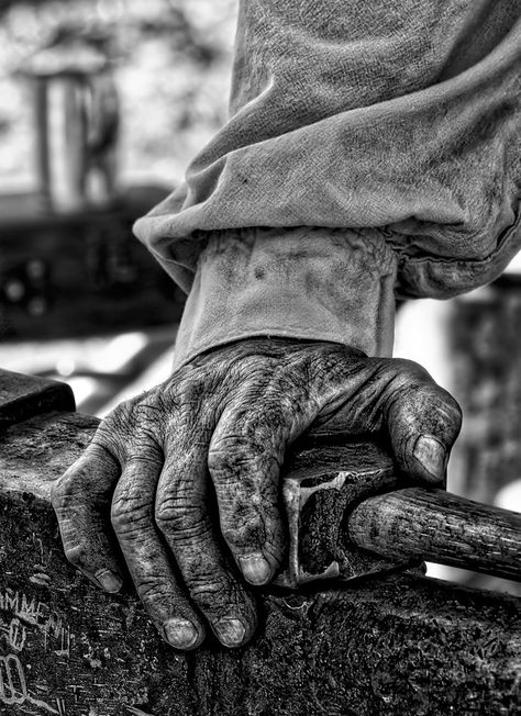 Working Hands Photography, Old Hands Photography, Blacksmith Photography, Mechanics Photography, Rough Hands, Working Hands, Hand Photography, Environmental Portraits, Hand Photo