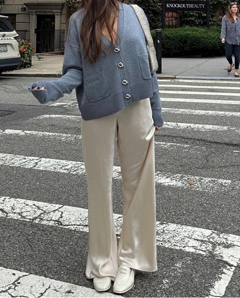 Aimple casual nyc fall looks, silk pants, chanel loafers Silk Flare Pants Outfit, Silk Pants Outfit Fall, Silk Pants Outfit Casual, Luxury Casual Silk Pants, Cream Silk Pants Outfit, Silk Pant Outfit, Chic Silk Wide-leg Pants, Silk Trousers Outfit, Silk Wide-leg Pants With Relaxed Fit