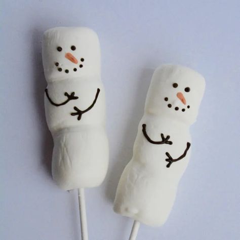 Snowmen Marshmallows, Marshmellow Snowman, Winter Party Favor, Chocolate Snowman, Marshmallow Snowmen, Marshmallow Recipes, Marshmallow Candy, Chocolate Videos, Chocolate Dipped Marshmallows