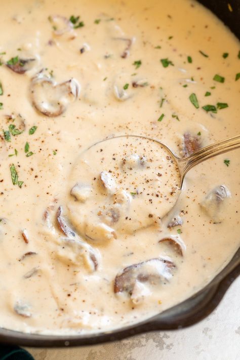 Creamy Vegan Mushroom Sauce in a black skillet Vegan Mushroom Sauce, Mashed Veggies, Vegan Mushroom Pasta, Mushroom Pasta Sauce, Mushroom Wine Sauce, Vegan Pasta Sauce, Mushroom Sauce Recipe, Cream Sauce Pasta, Mushroom Cream Sauces