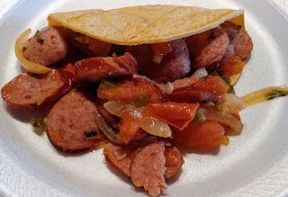 Sausage a la Mexicana Sausage Tacos, Mexican Sausage, Sausage Sauce, Fatty Foods, Homemade Meatloaf, Mexican Sauce, Breakfast Meals, Beef Sausage, Sausage Links