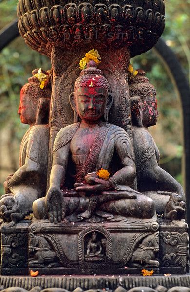 Nepal: Performance Art in Kathmandu Valley - paulsmit Buddhist Gods, Buddha Pictures, What Is Meditation, Sacred Threads, Siddhārtha Gautama, Kathmandu Valley, Buddha Sculpture, Gautama Buddha, Buddha Statues