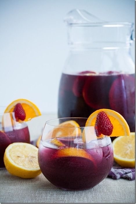 Red Wine Sangria with Strawberries Purple Sangria, Non Alcoholic Sangria, Red Sangria Recipes, Red Wine Sangria, Fruity Wine, Wine Sangria, Sangria Recipe, Sangria Recipes, Wine Cocktails