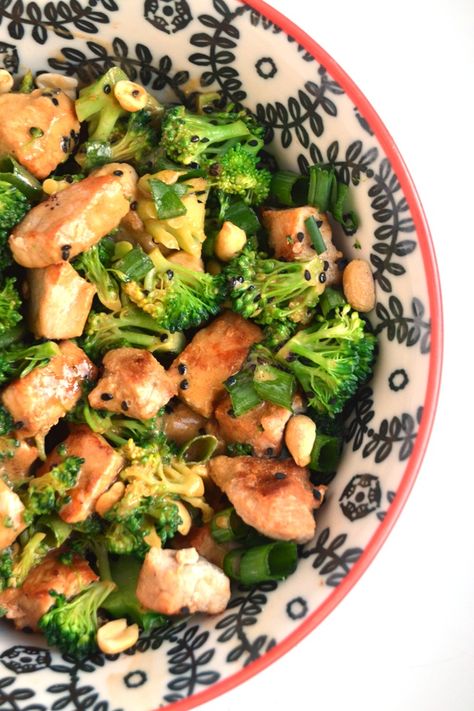 Peanut Broccoli and Pork Stir-Fry | The Nutritionist Reviews Sugar Free Recipes Dinner, Peanut Broccoli, No Sugar Meals, No Carb No Sugar, No Sugar Recipes, Sugar Challenge, Bright Line Eating Recipes, Sugar Foods, Sugar Detox Recipes