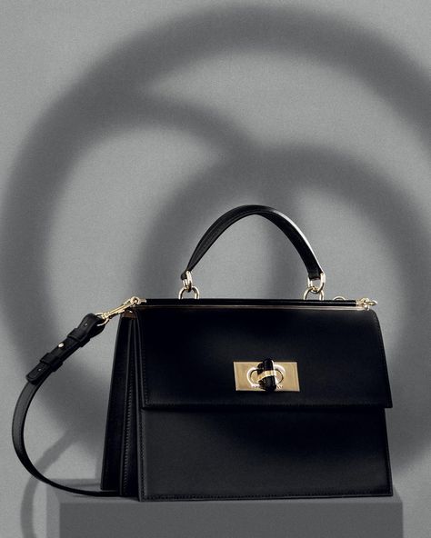 Clean lines, elegant and timeless, the quintessential Giorgio Armani style codes are distilled in the hero handbag from the Fall Winter… Giorgio Armani Bag, Armani Bag, Armani Handbags, Armani Style, Giorgio Armani, Handbag Accessories, Clean Lines, Accessories Design, The Fall