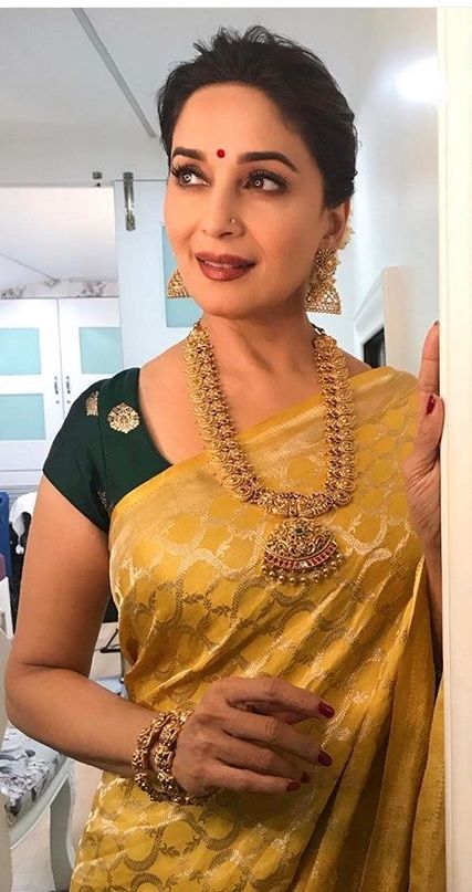 Mango Mala, Saree Jewellery, Wedding Saree Collection, Backless Blouse Designs, Silk Saree Blouse Designs, Yellow Saree, Saree Blouse Designs Latest, Bridal Silk Saree, Hand Work Blouse Design