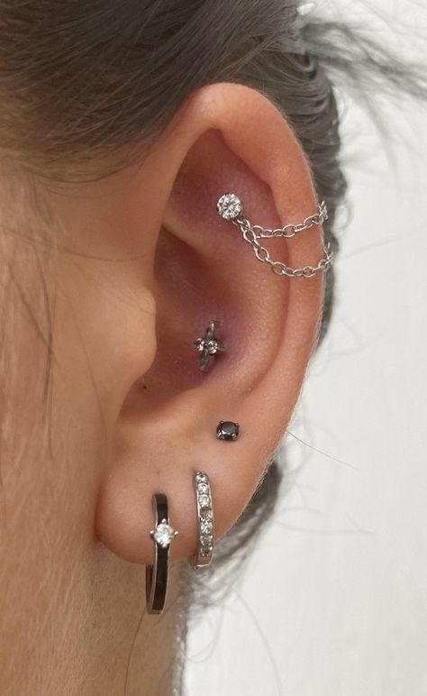 Outer Conch Piercing Ideas, Conch Flat Piercing, Low Conch Piercing, Flat Ear Piercing Jewelry, Flat And Conch Piercings, Conch And Flat Piercing, Flat Piercing Ideas, Flat Ear Piercing, Flat Piercings