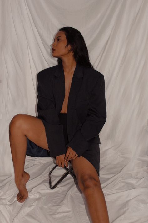 Open Blazer Photoshoot, Blazer Without Bra Photoshoot, Oversized Blazer Photoshoot, Founder Photoshoot, Blazer Photoshoot Women, Lipstick Photoshoot, Blazer Photoshoot, Female Modeling Poses, Bra Outfit