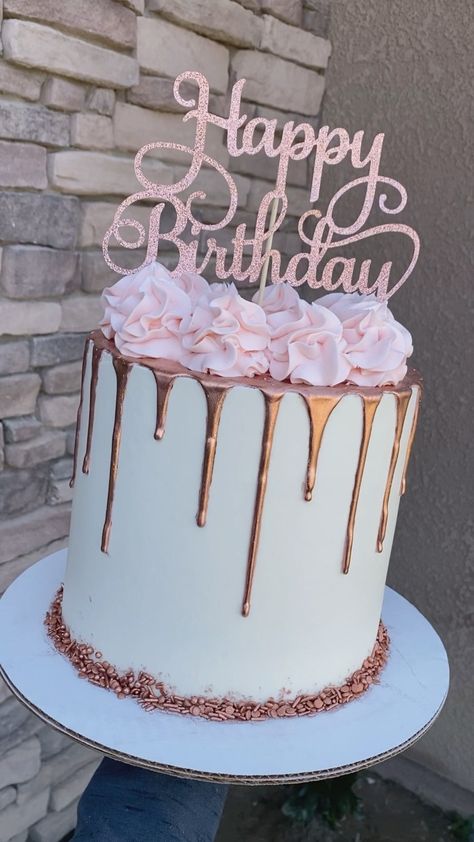 Rose Gold Cake Decorating Ideas, Rose Gold Themed Cake, 27th Birthday Ideas For Women Cake, Simple Cakes For Women Birthdays, Forty And Fabulous Cake, Birthday Cake For 11, Birthday Cake Ideas Rose Gold, Cake Decorating Designs Birthday, 21st Birthday Cake Rose Gold