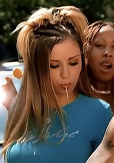 2000 Hairstyles, 2000s Hair, 2000s Hairstyles, Waterfall Hairstyle, Effortless Waves, Y2k Makeup, Y2k Hair, Y2k Hairstyles, Wavy Hairstyles