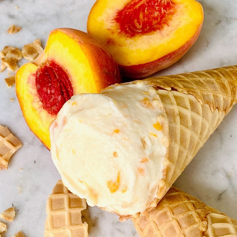 Homemade Peach Ice Cream | Quiche My Grits Peach Ice Cream Recipe, Homemade Peach Ice Cream, Easy Ice Cream Recipe, Peach Ice Cream, Ice Cream Maker Recipes, Easy Ice Cream, Homemade Ice Cream Recipes, Fresh Peaches, No Churn Ice Cream