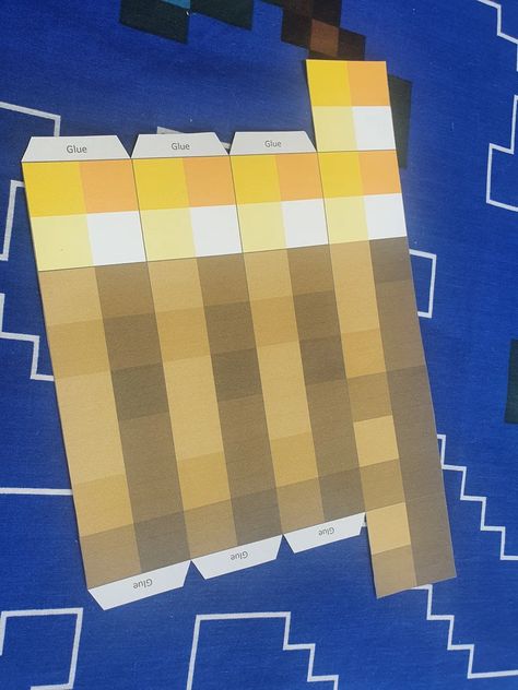 Unique Paper Craft Ideas to Try Today Minecraft Lantern Diy, Minecraft 3d Pixel Art, Minecraft Diy Party Decorations, Minecraft Party Ideas Decoration, Minecraft Diy Decor, Minecraft Items Pixel Art, Birthday Greeting Card Ideas, Minecraft Lantern, Diy Minecraft Decorations