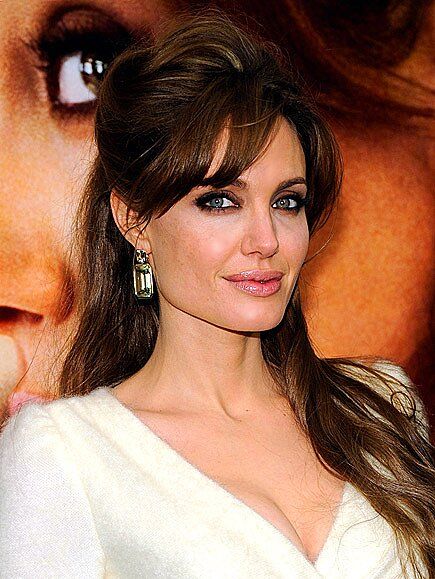 Best Hairstyles For Big Foreheads, Broad Forehead, Hairstyles For Big Foreheads, Angelina Jolie Hair, John Voight, Angelina Jolie Movies, Haircut For Big Forehead, Hairstyles For Fat Faces, Angelina Jolie Style