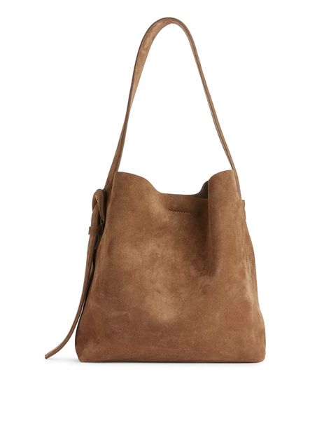 Fall Lunch Date: Stylish Outfit Idea for Chilly Afternoons - WornBy.co.uk Suede Tote Bag, Suede Tote, Brown Tote, Fashion People, Womens Purses, Personal Marketing, Leather Tote Bag, Suede Leather, Leather Tote